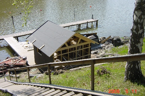DSC00008.JPG - råspont samt papp lagda(denna dag var det 27grader ute)