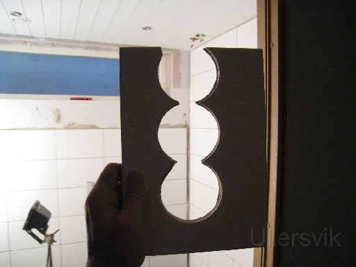 IMG_1762.JPG - Urtag i kaklet för kontakter