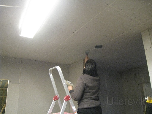 IMG_1249.JPG - Tina spacklar skruvskallar