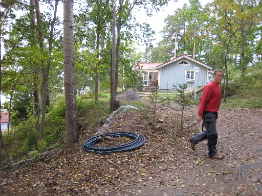 IMG_1117.JPG - den 3:e oktober 2007 kom det kommunala vattnet, äntligen!!!!!!!